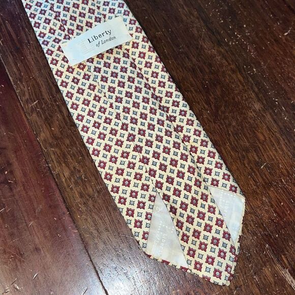 Crème Tan & Red print used Liberty of London England print Silk Neck tie - Picture 2 of 4